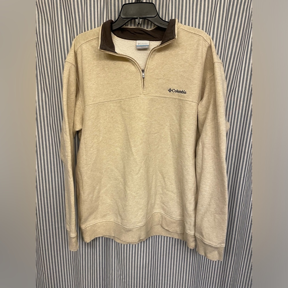 Crème colored Columbia quarter zip
